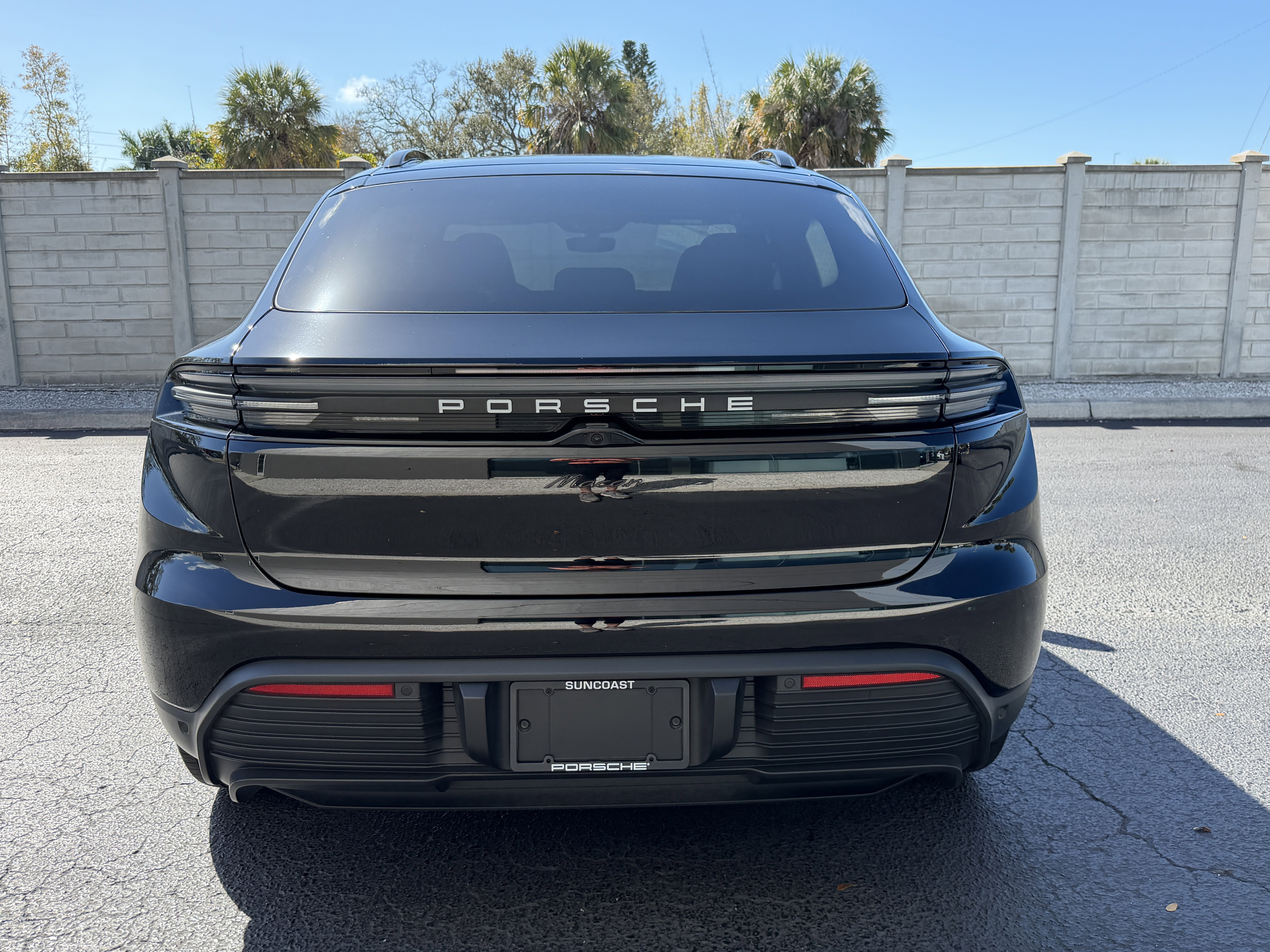 Certified 2025 Porsche Macan Electric image 12