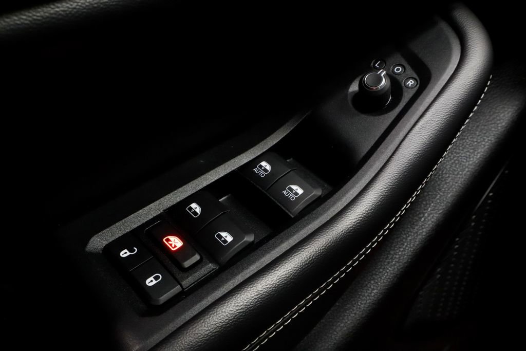 Used 2024 Jeep Grand Cherokee L Laredo w/ Luxury Tech Group I image 28