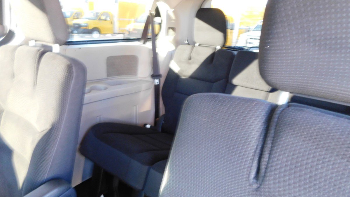 Used 2019 Dodge Grand Caravan SE w/ UConnect Hands-Free Group image 21