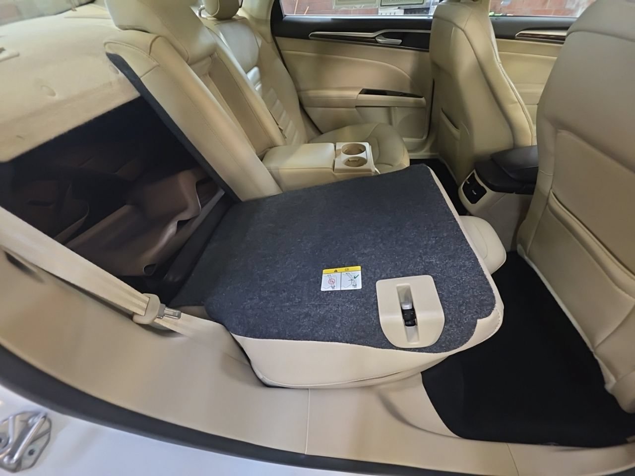 Used 2016 Ford Fusion SE w/ Equipment Group 202A FWD image 16