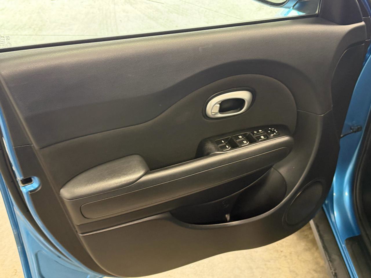 Used 2016 Kia Soul + w/ Designer's Package FWD image 7