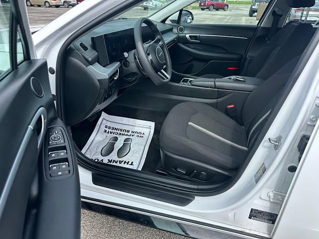Used 2025 Hyundai Sonata SEL FWD image 10