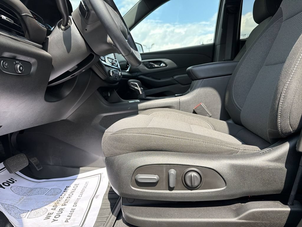 Used 2023 Chevrolet Traverse LT FWD image 18