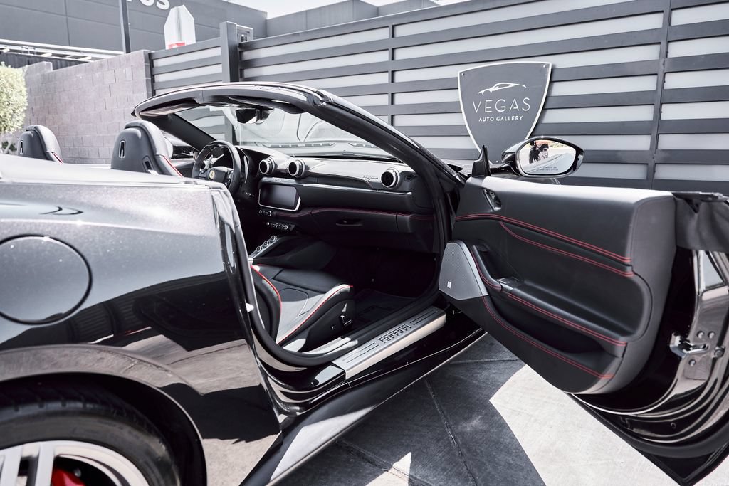 Used 2020 Ferrari Portofino RWD image 30