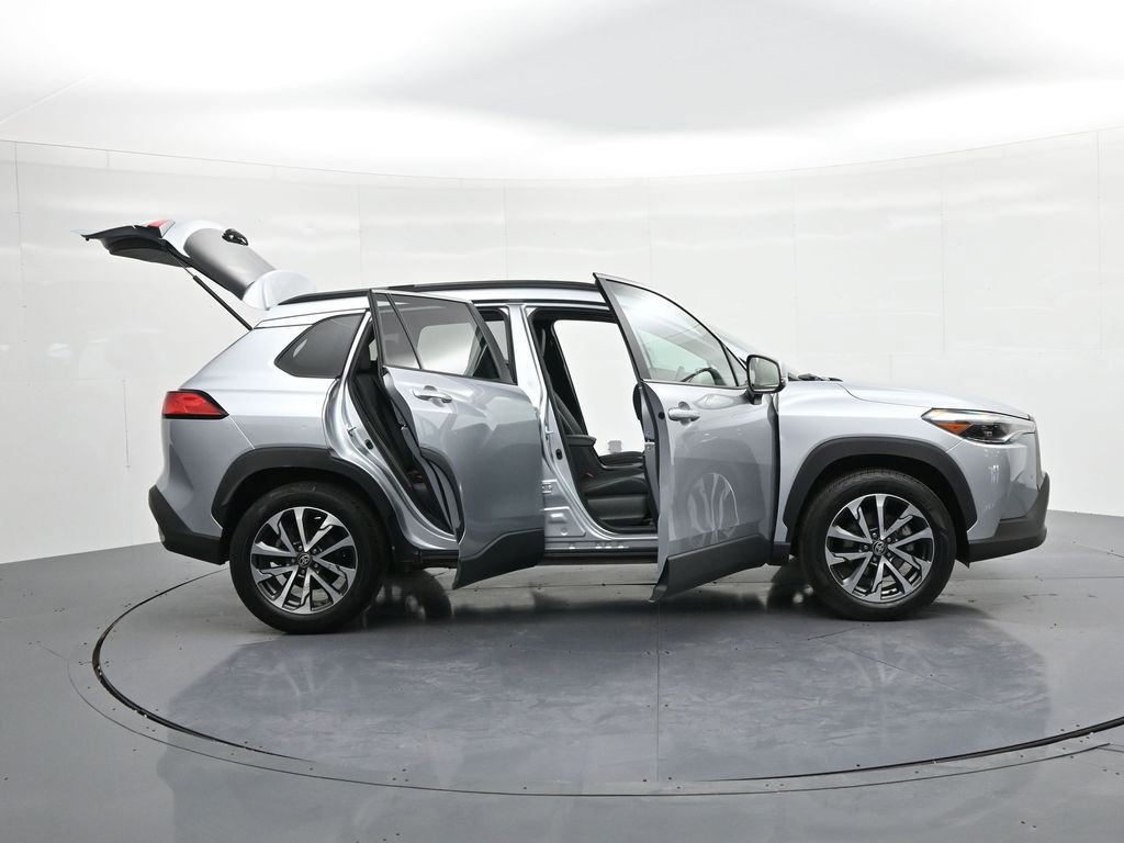 Used 2024 Toyota Corolla Cross XLE image 24
