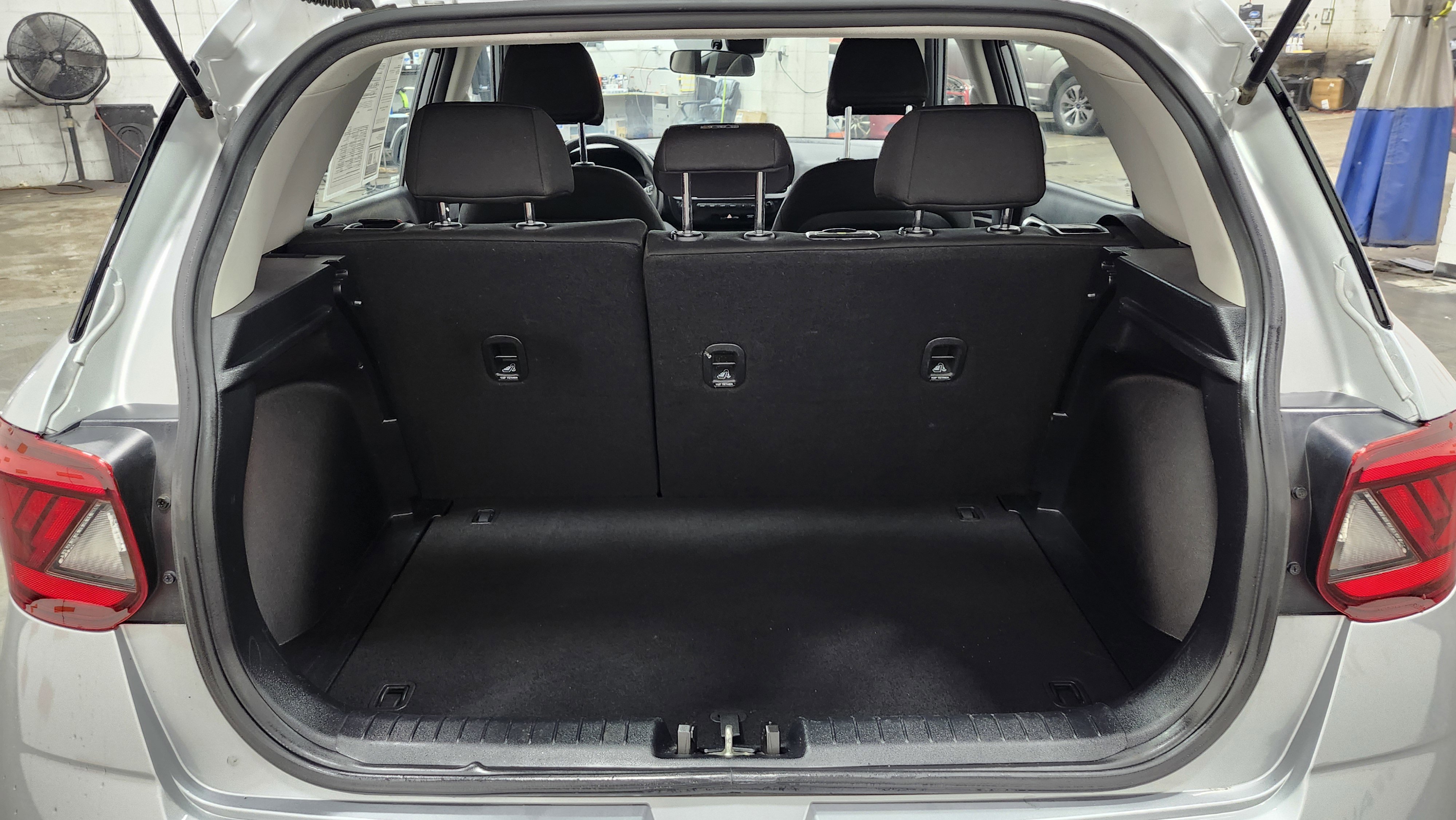 Used 2021 Hyundai Venue SE image 19