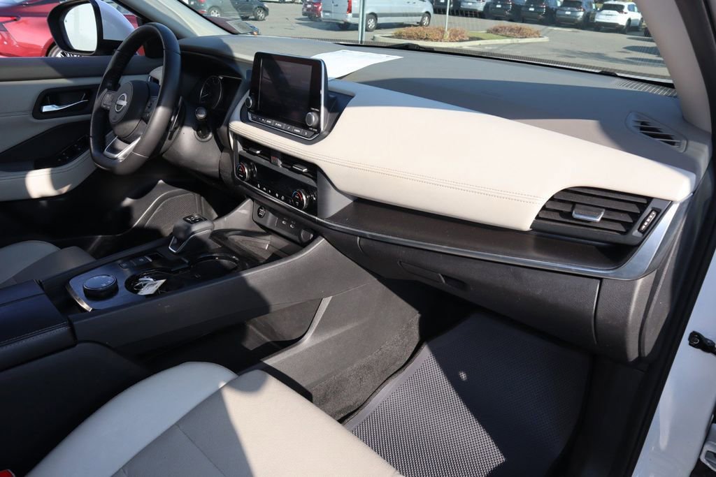 Used 2024 Nissan Rogue SV w/ SV Premium Package image 22