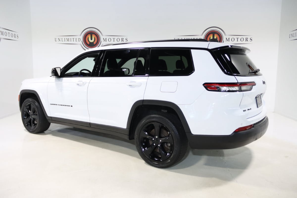 Used 2023 Jeep Grand Cherokee L Laredo AWD/4WD image 3
