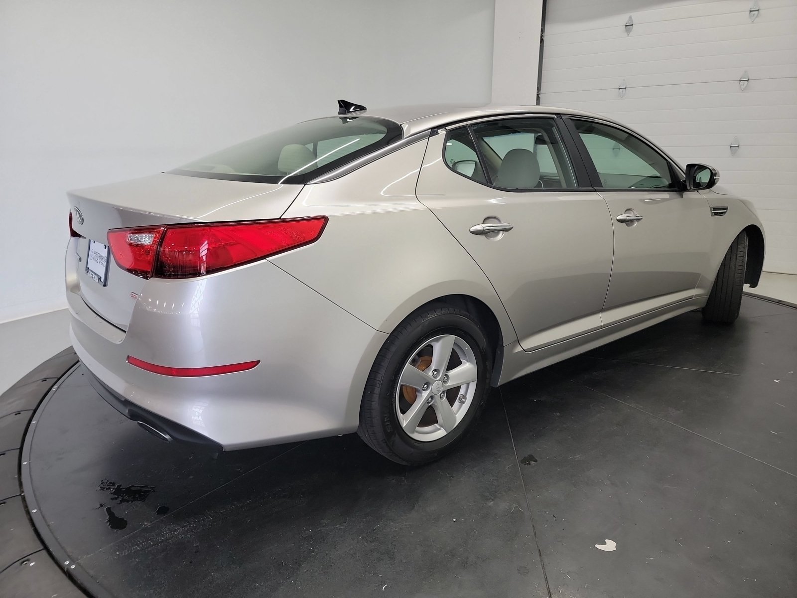 Used 2015 Kia Optima LX FWD image 9