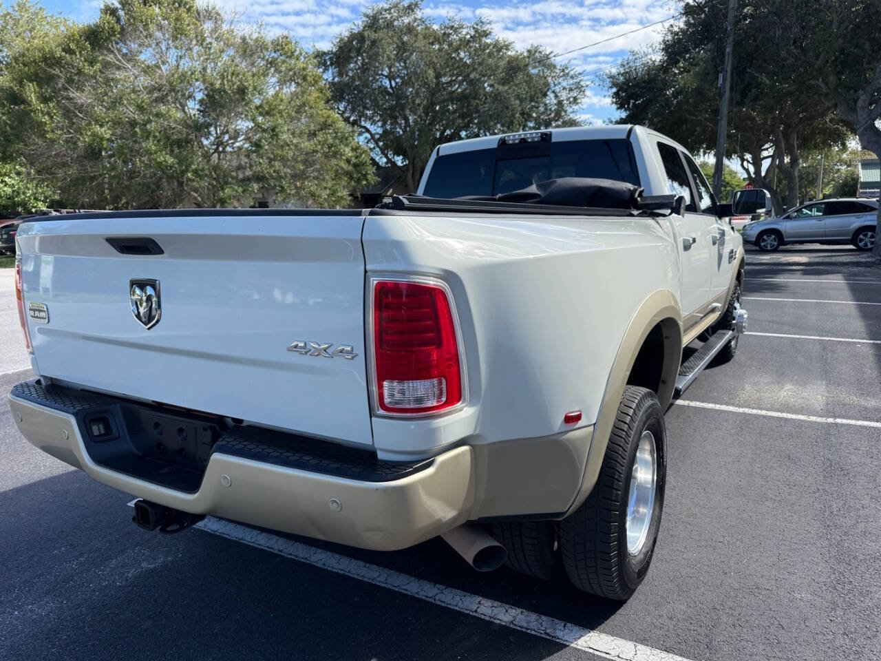 Used 2016 RAM 3500 Laramie Longhorn image 9