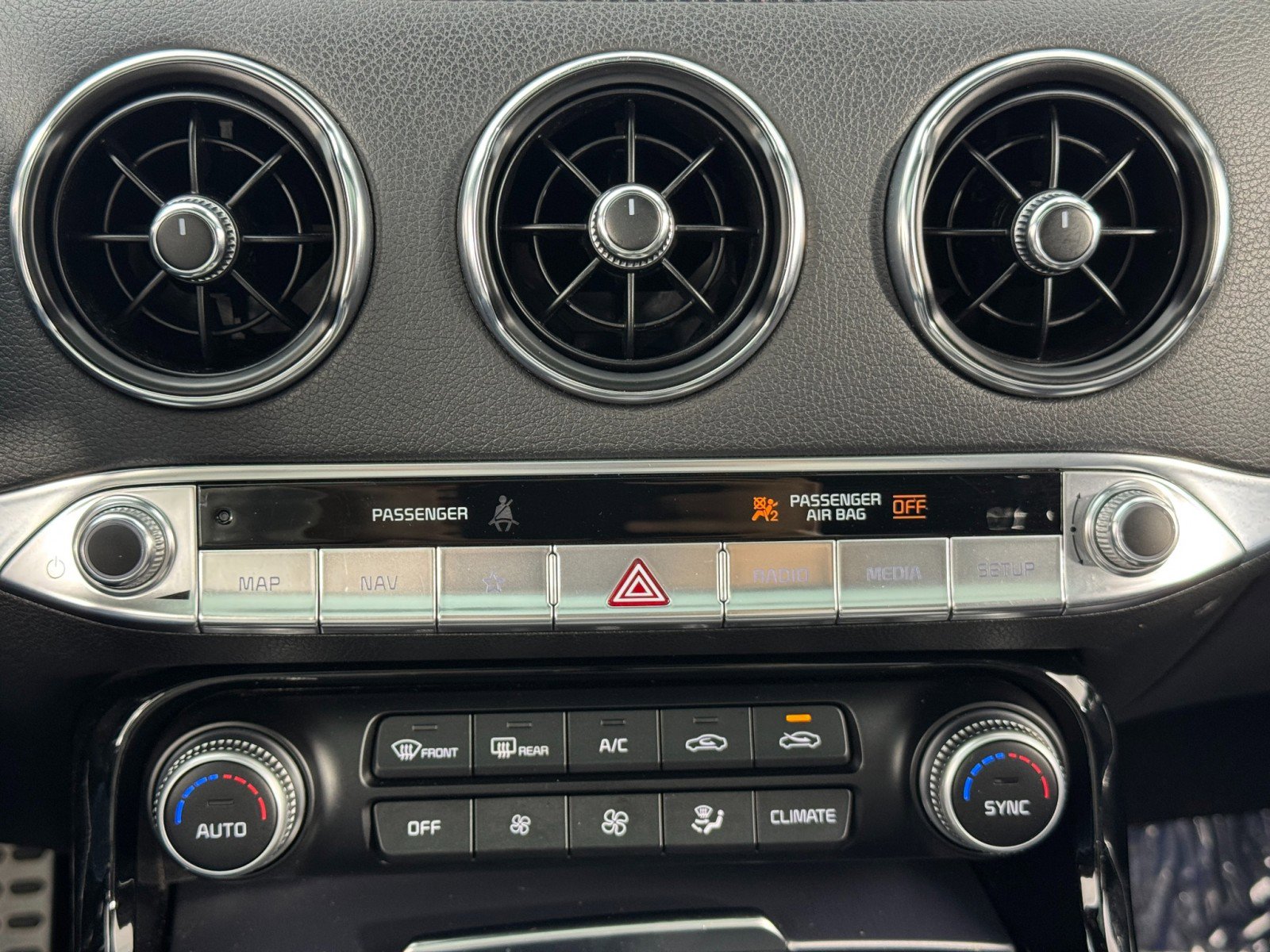 Used 2022 Kia Stinger GT1 image 29