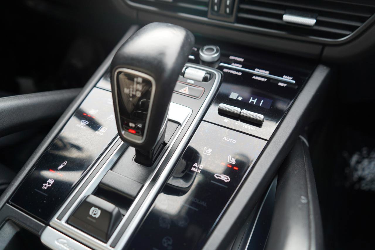 Used 2021 Porsche Cayenne Turbo image 52