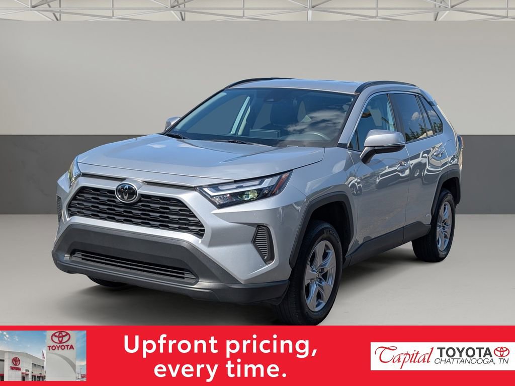 Used 2025 Toyota RAV4 XLE AWD/4WD image 4