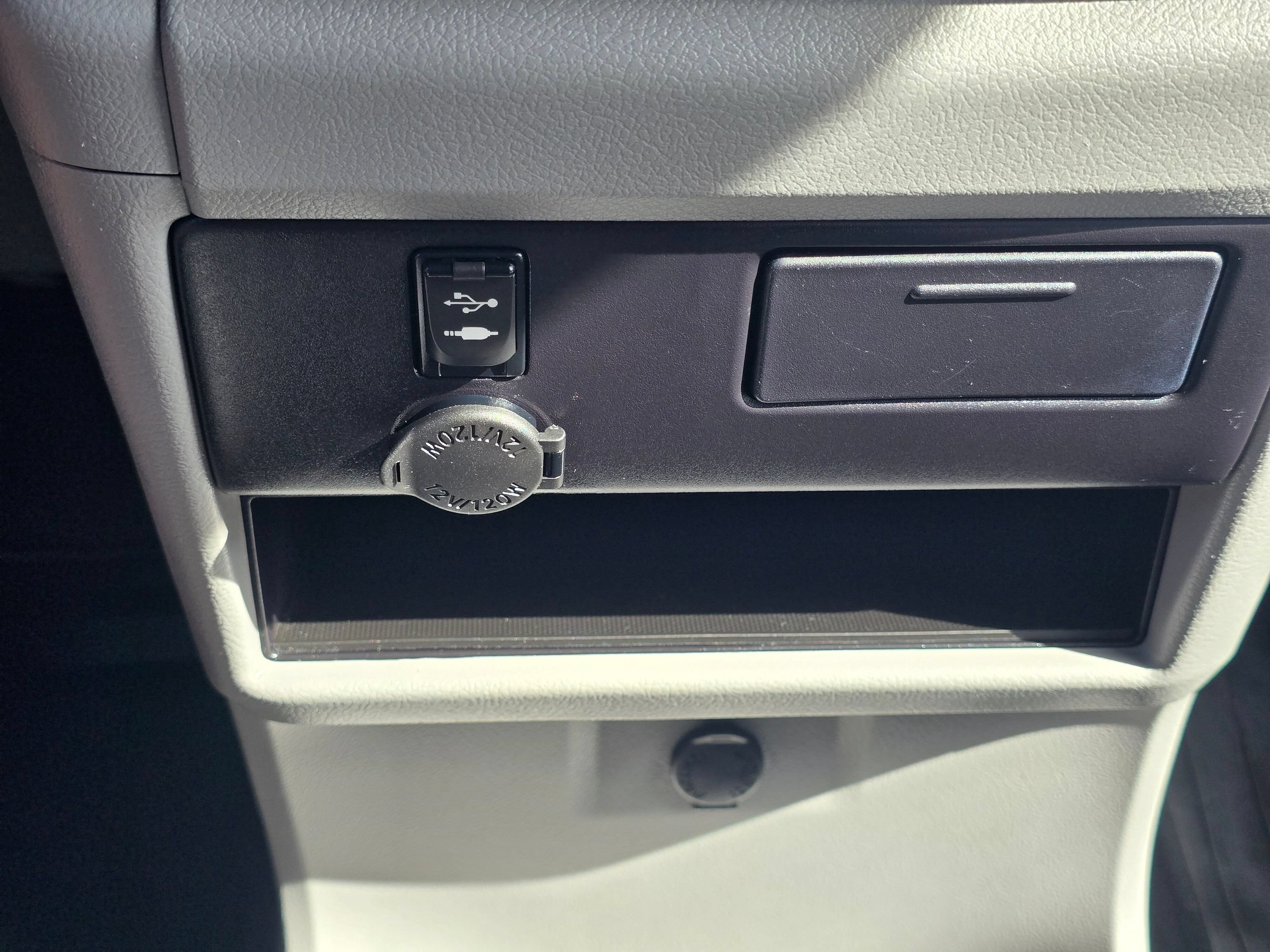 Used 2017 Toyota Sienna LE FWD image 40