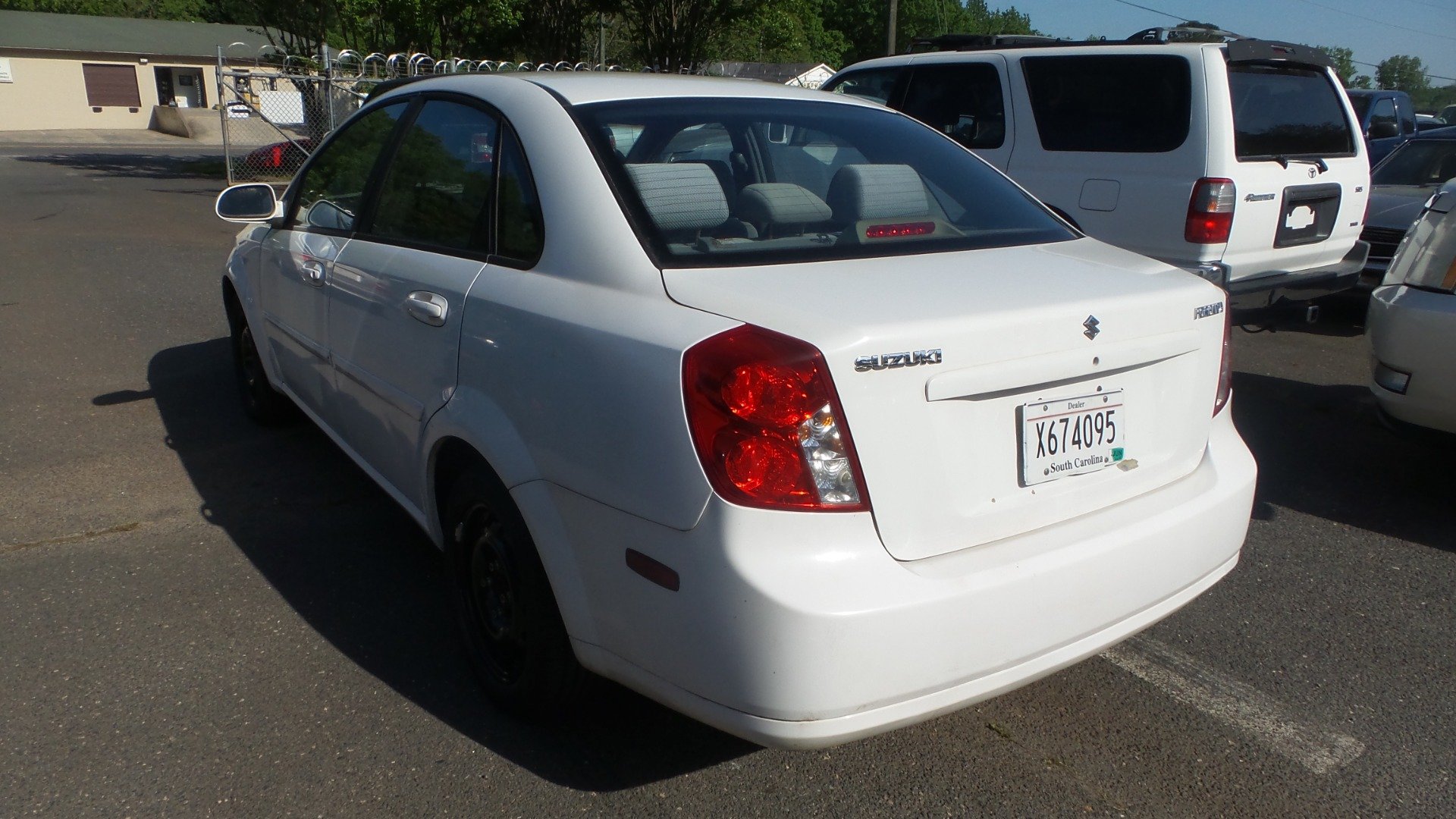 Used 2006 Suzuki Forenza Sedan FWD image 11