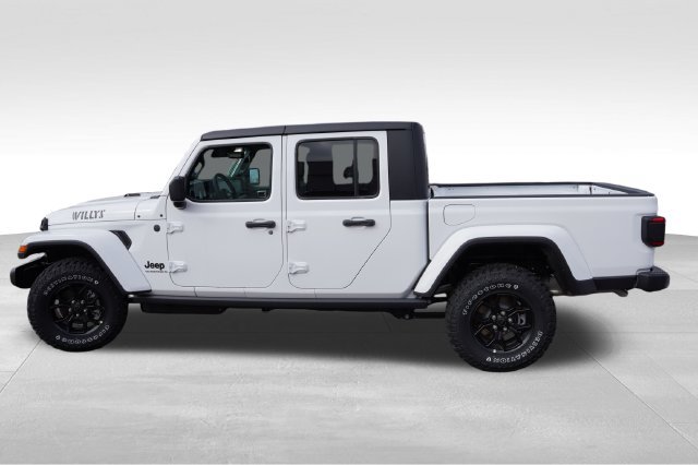 New 2026 Jeep Gladiator Sport AWD/4WD image 8