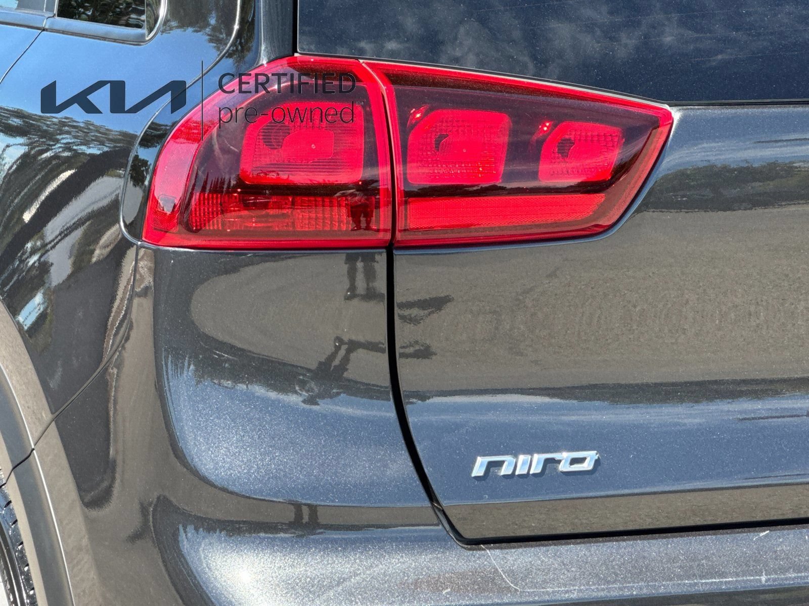 Certified 2022 Kia Niro EX FWD image 27