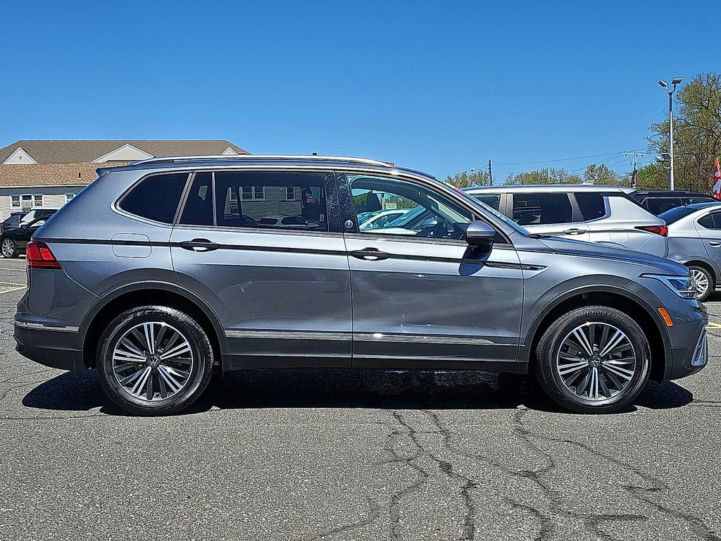 Used 2024 Volkswagen Tiguan Wolfsburg Edition AWD/4WD image 7