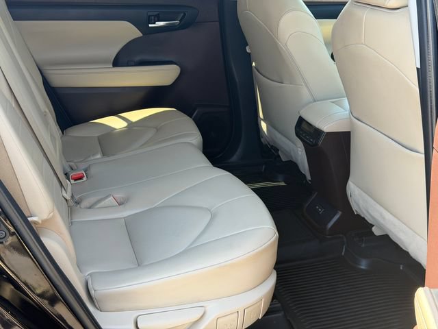 Used 2022 Toyota Highlander XLE FWD image 21