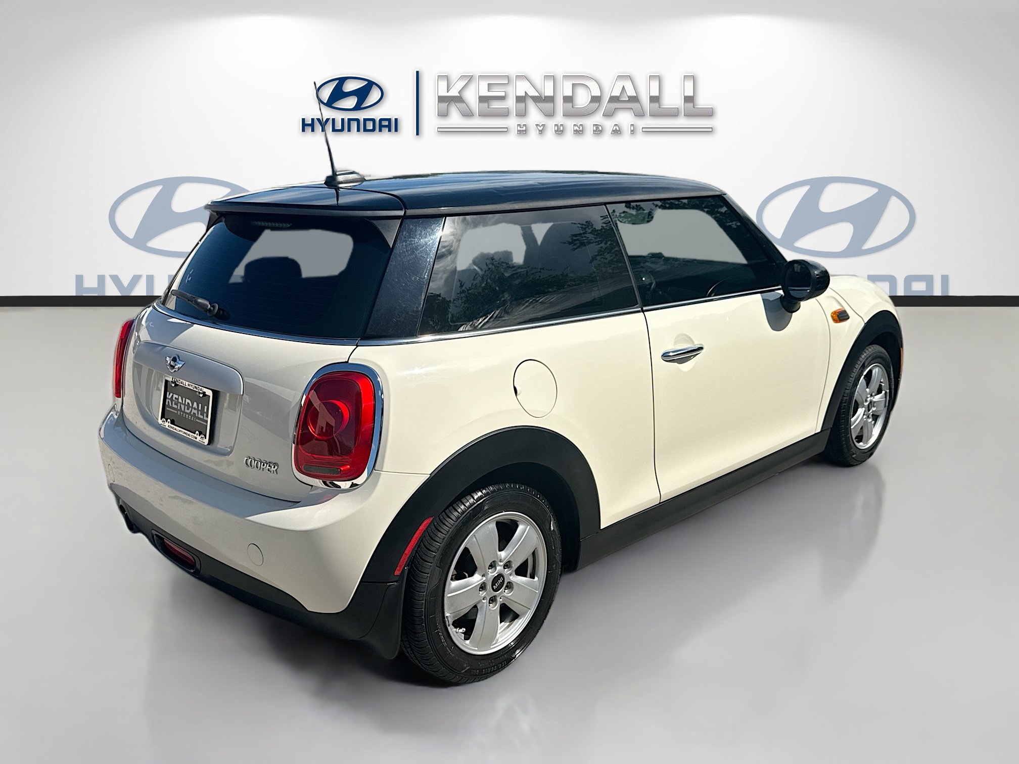 Used 2015 MINI Cooper 2-Door Hardtop FWD image 6
