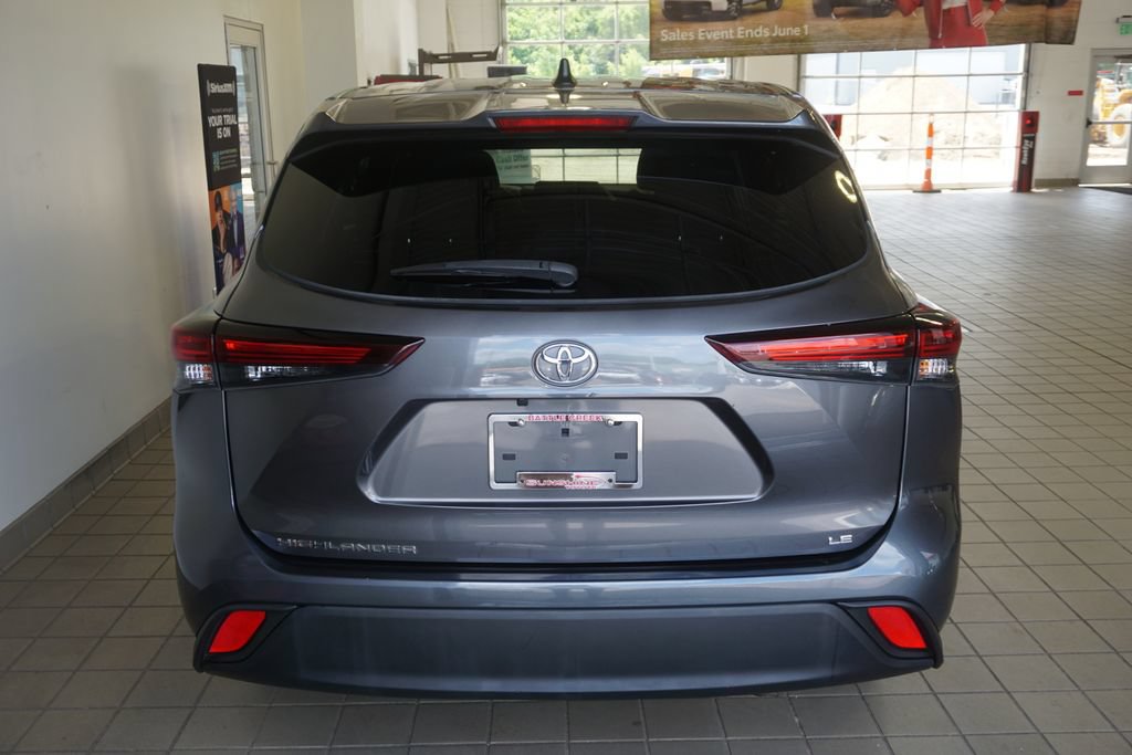 Certified 2024 Toyota Highlander LE FWD image 15