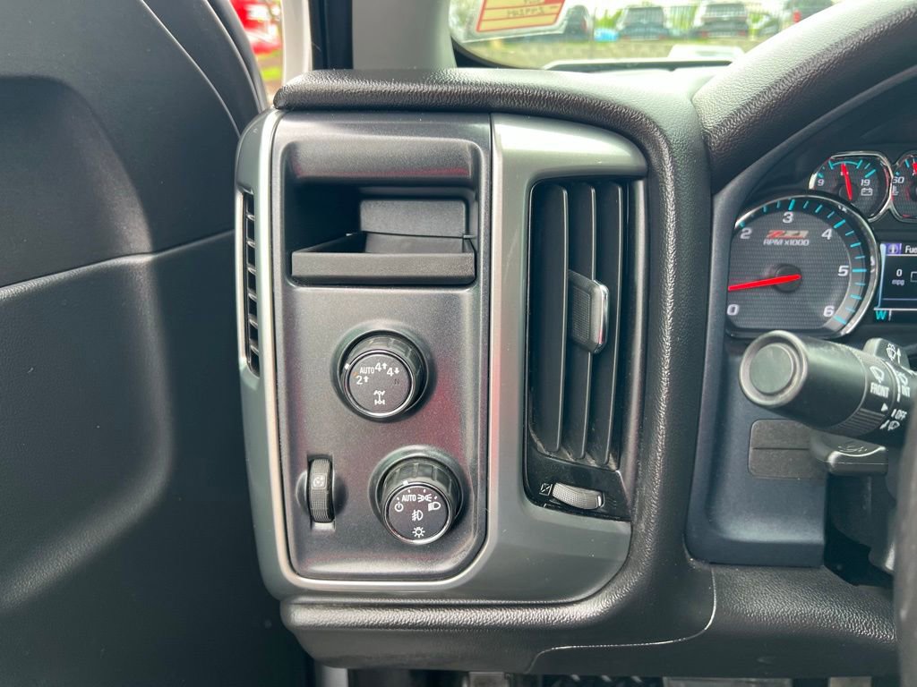 Used 2018 Chevrolet Silverado 1500 LT w/ All Star Edition AWD/4WD image 39