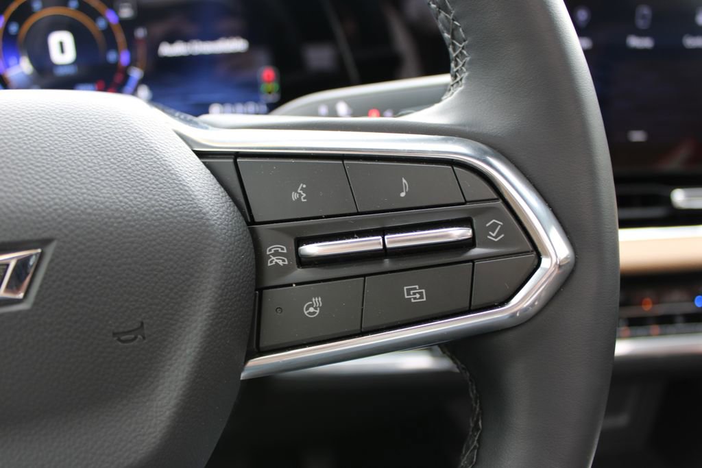 Used 2025 Chevrolet Equinox ACTIV w/ Safety and Technology Package image 39