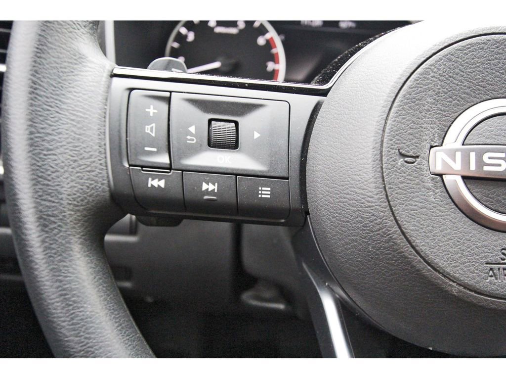 Used 2023 Nissan Rogue SV image 13