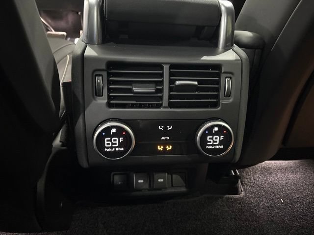 Used 2024 Land Rover Discovery Dynamic SE AWD/4WD image 34