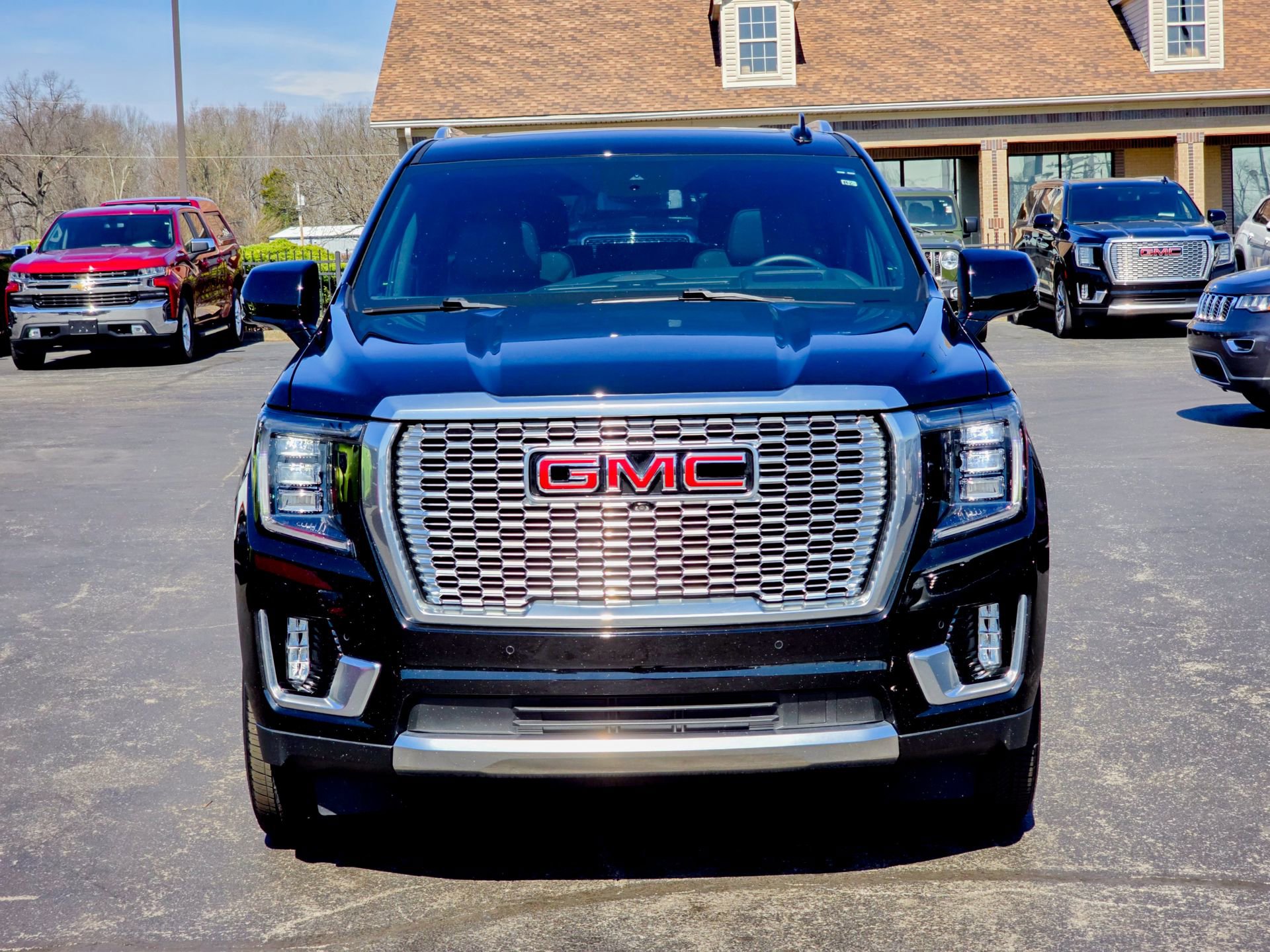 Used 2024 GMC Yukon XL Denali image 4