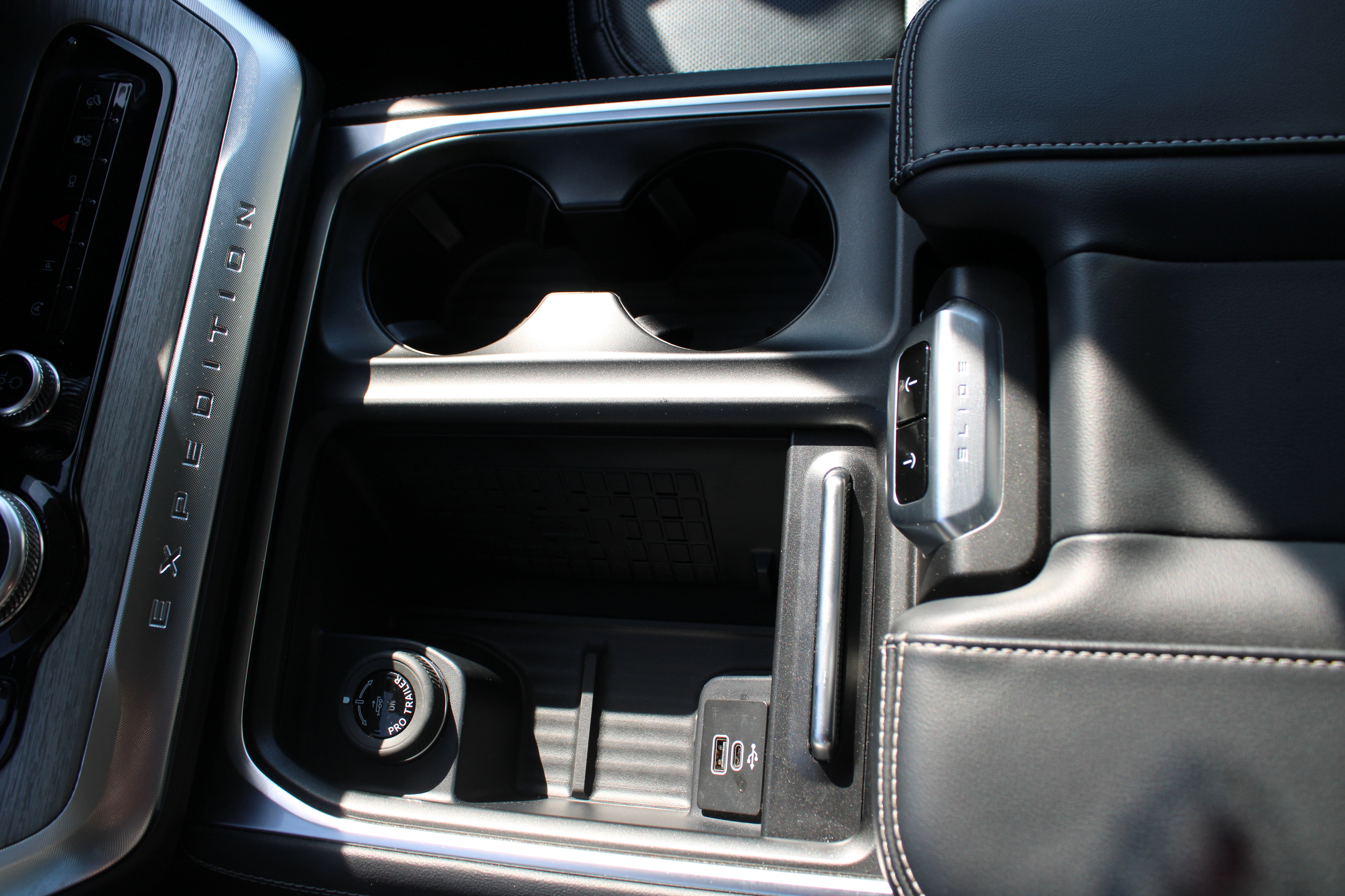 Used 2025 Ford Expedition Platinum image 24