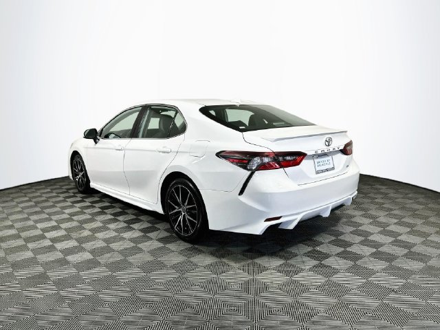 Used 2023 Toyota Camry SE FWD image 6