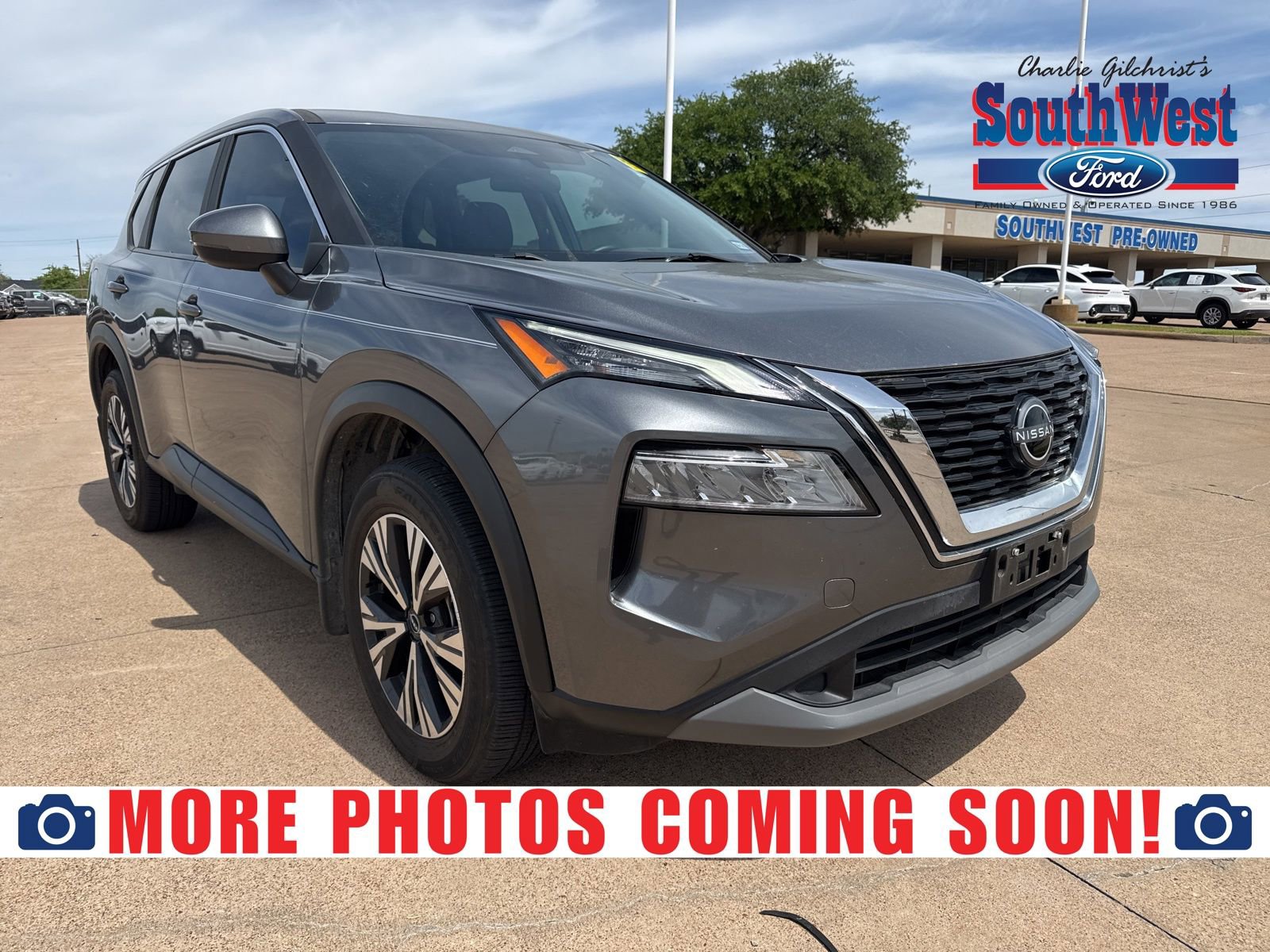 Used 2023 Nissan Rogue SV image 1
