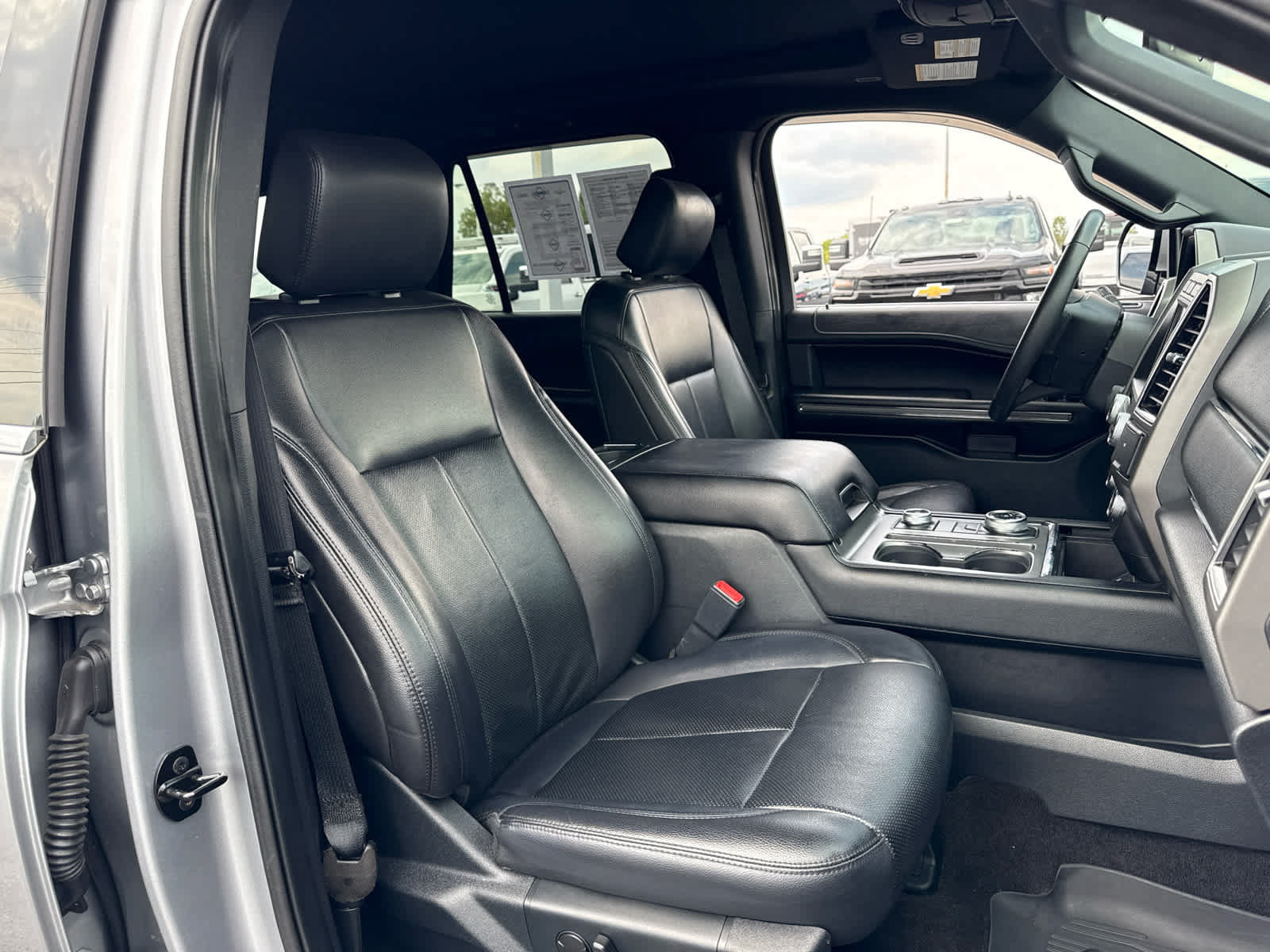 Used 2020 Ford Expedition XLT w/ Equipment Group 202A AWD/4WD image 26