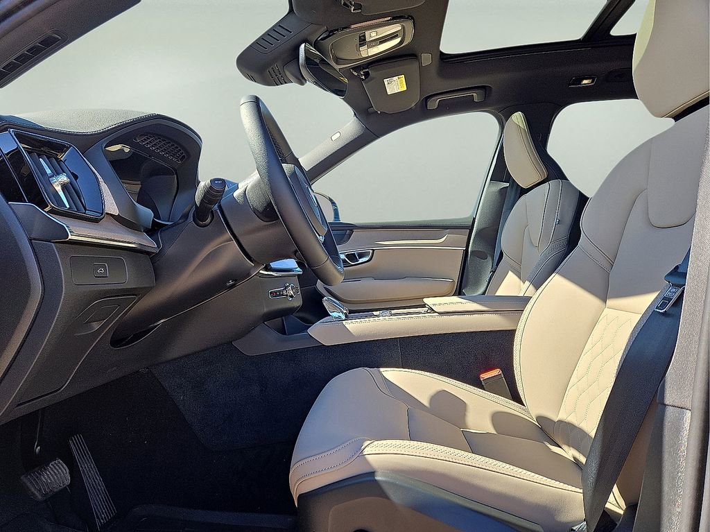 New 2026 Volvo XC90 B6 Plus w/ Protection Package Premier AWD/4WD image 24