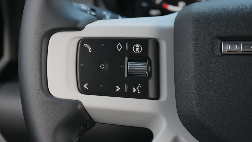 Used 2026 Land Rover Defender 130 X-Dynamic SE AWD/4WD image 20