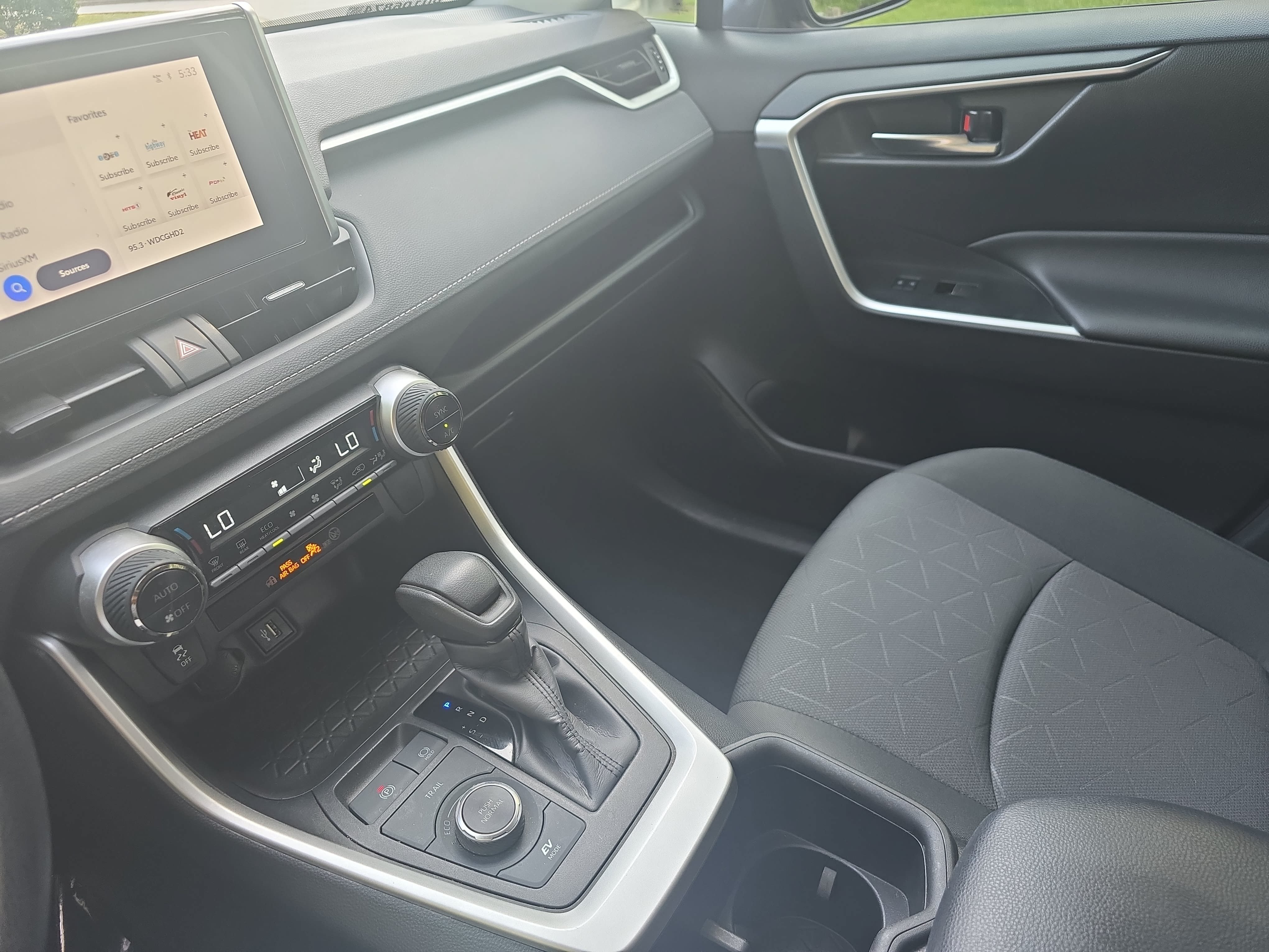 Used 2023 Toyota RAV4 XLE AWD/4WD image 22