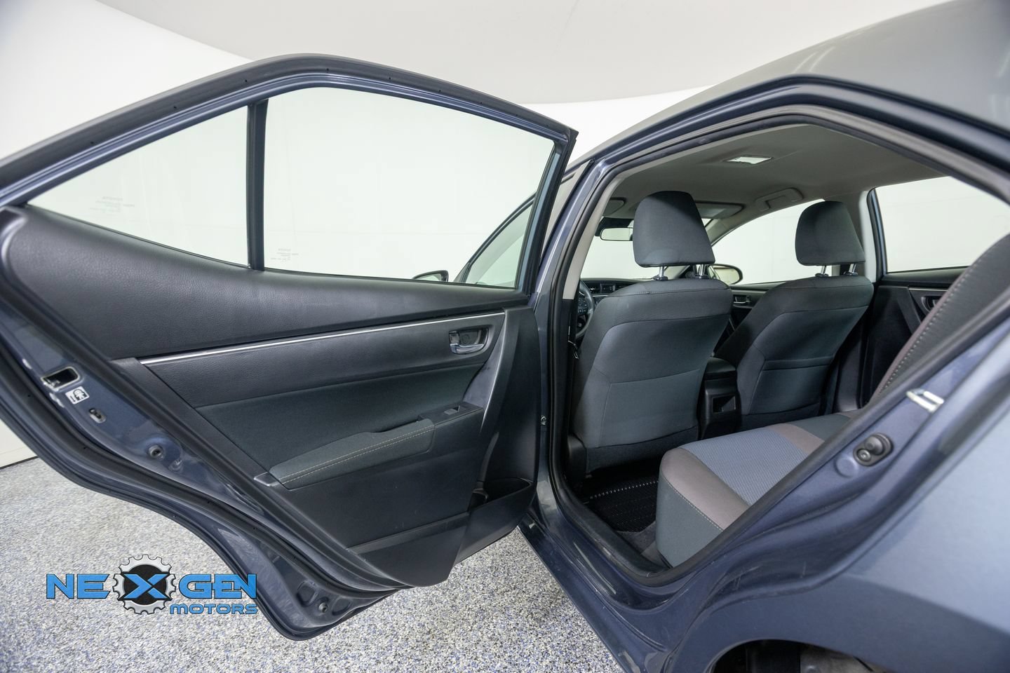 Used 2018 Toyota Corolla LE FWD image 25