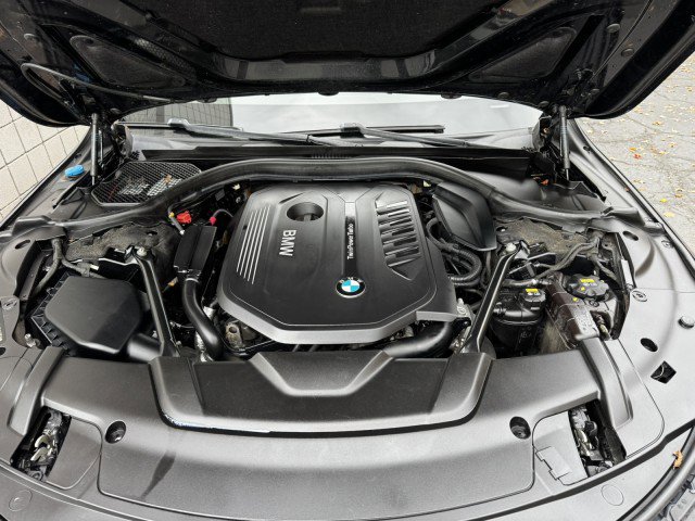 Used 2018 BMW 740i xDrive image 5
