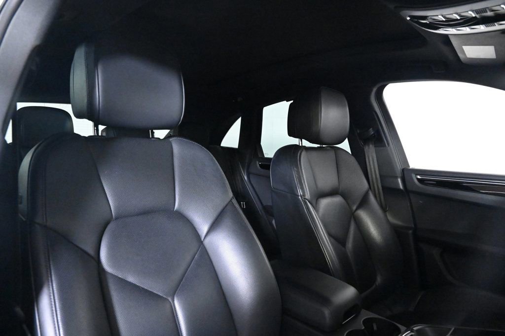 Certified 2024 Porsche Macan AWD/4WD image 18