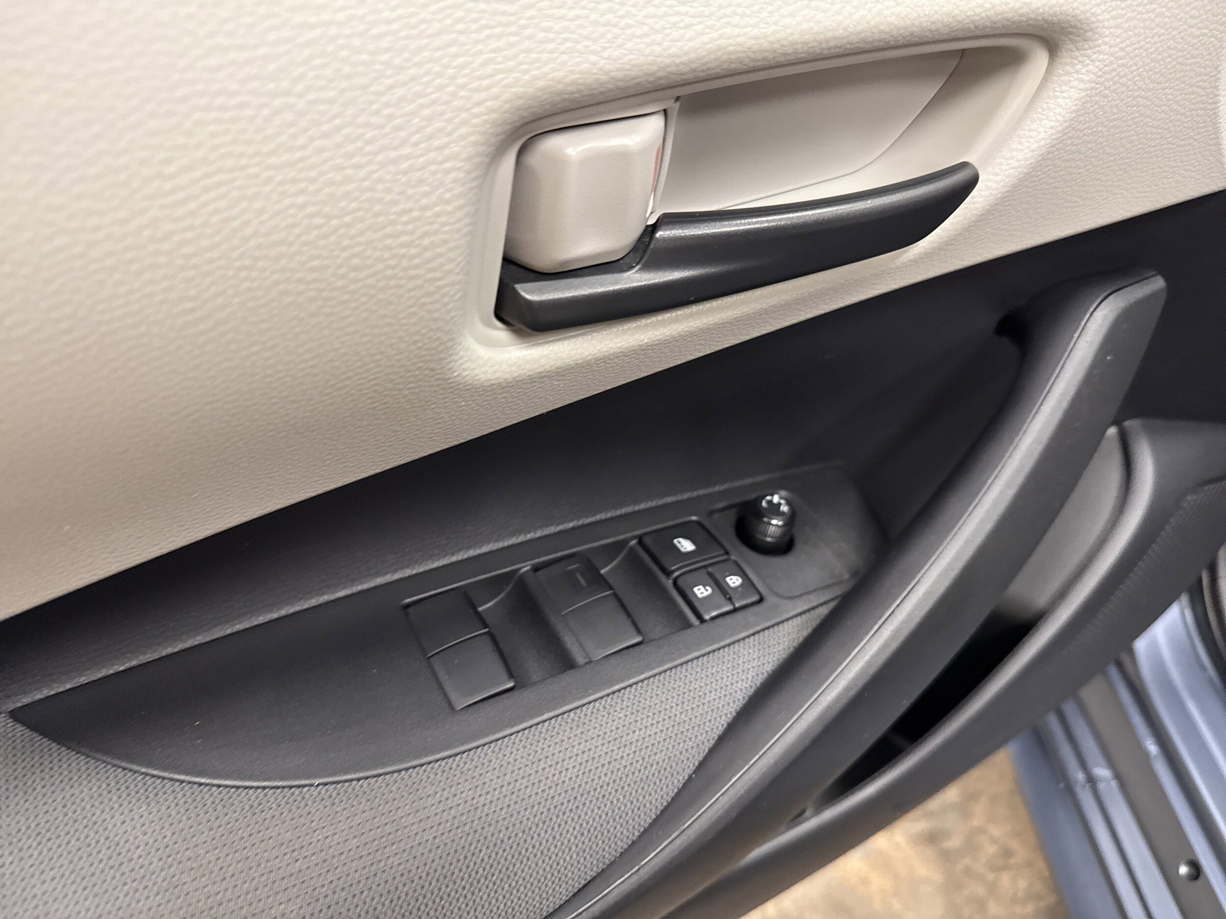 Used 2022 Toyota Corolla LE FWD image 35