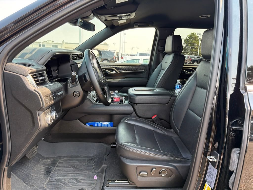 Used 2023 GMC Yukon Denali w/ LPO, Floor Liner Package AWD/4WD image 2