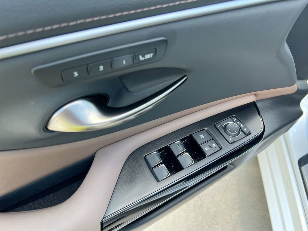 Certified 2023 Lexus ES 350 w/ Premium Package image 11