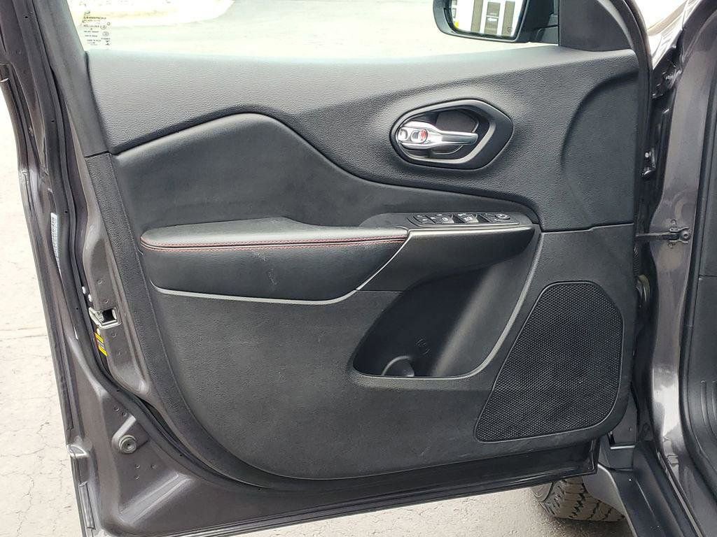 Used 2021 Jeep Cherokee Trailhawk w/ Comfort/Convenience Group image 22