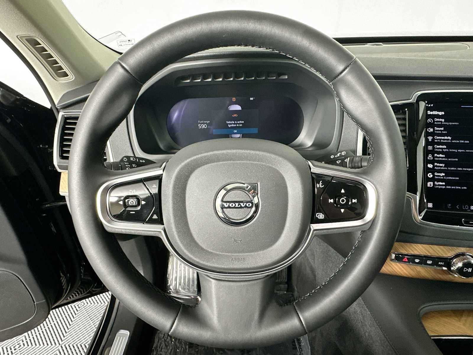 Used 2025 Volvo XC90 B5 Plus w/ Protection Package Premier image 11