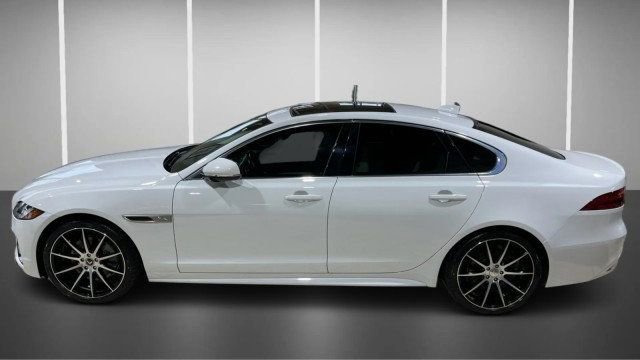 Used 2022 Jaguar XF R-Dynamic SE image 8