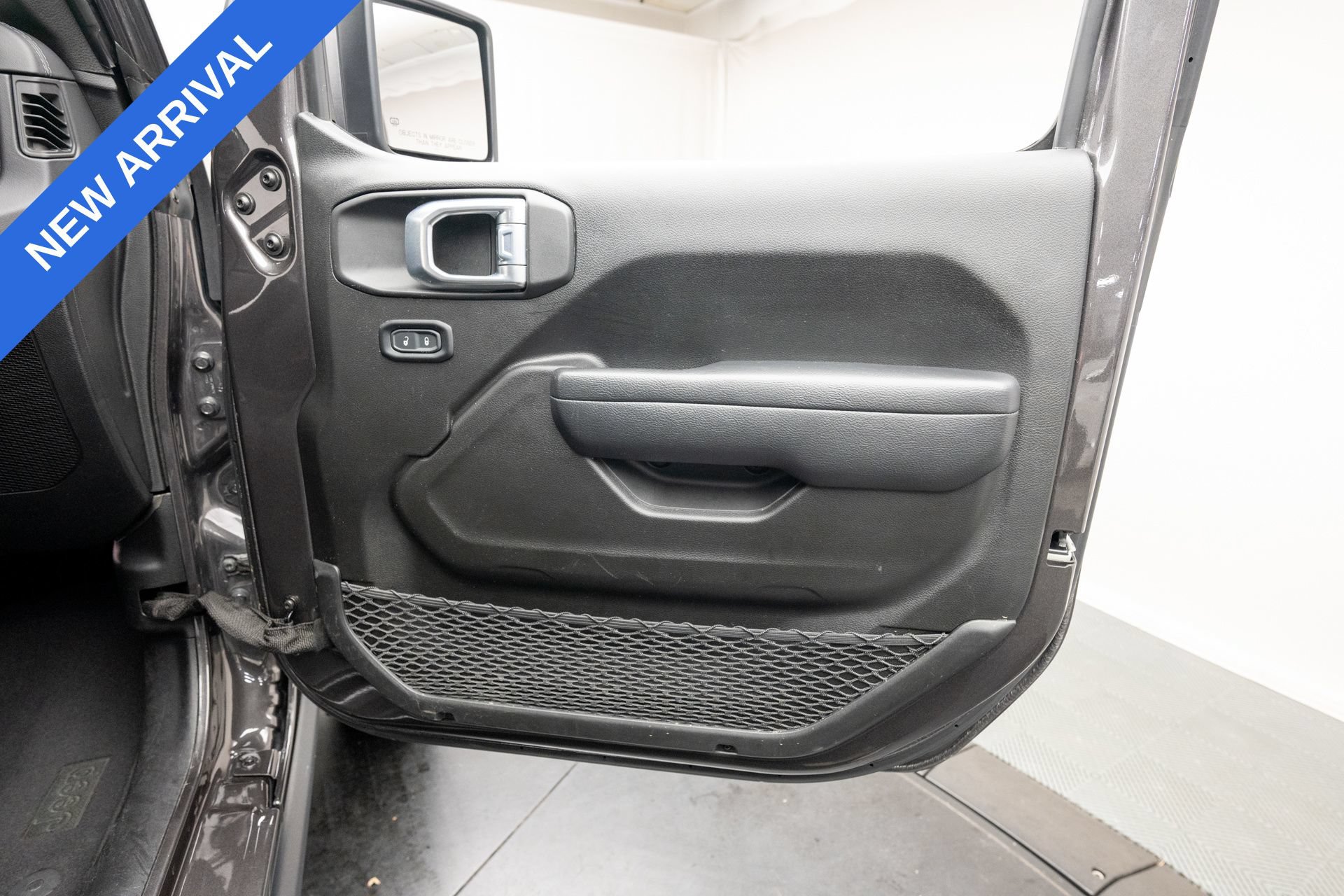 Used 2025 Jeep Wrangler Unlimited Rubicon AWD/4WD image 29