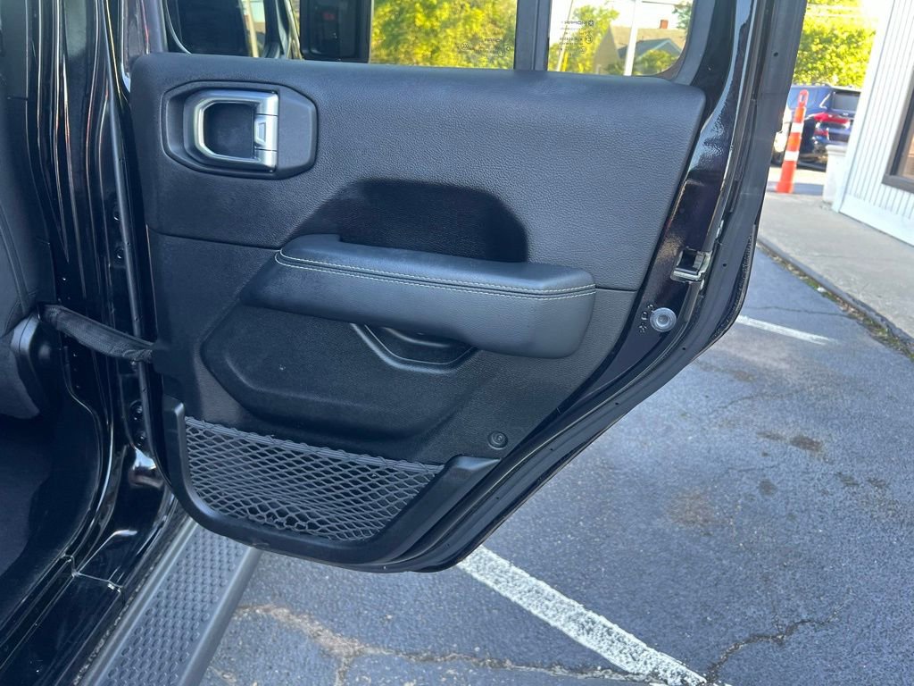 Used 2019 Jeep Wrangler Unlimited Sahara image 23