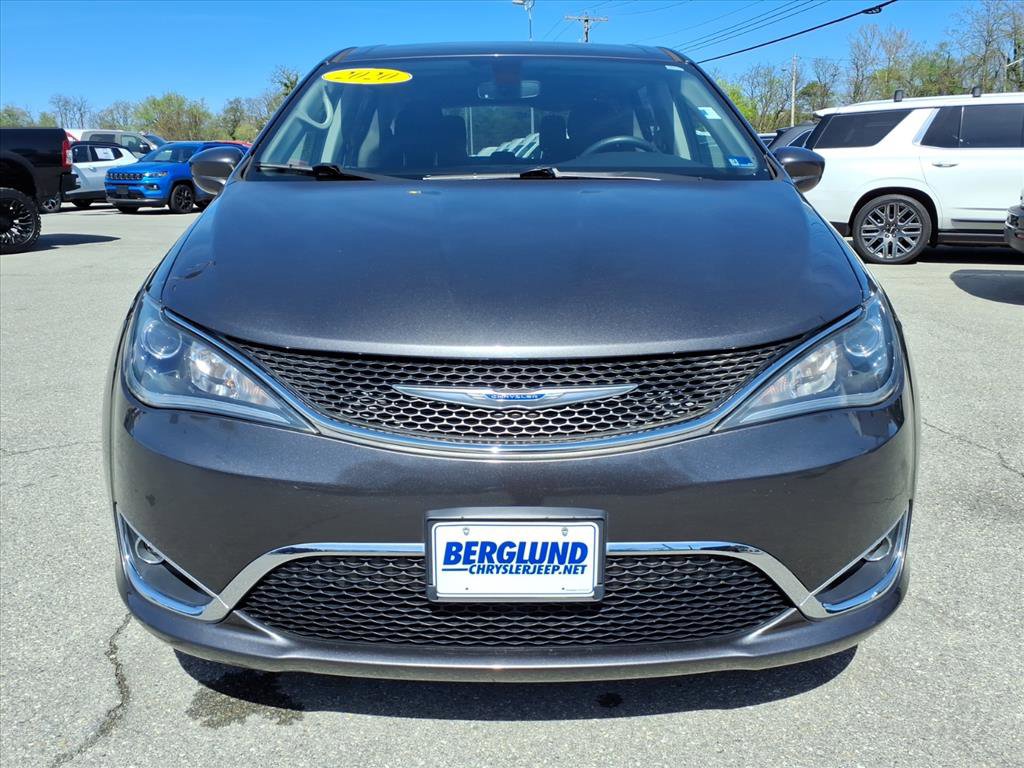Used 2020 Chrysler Pacifica Touring image 9