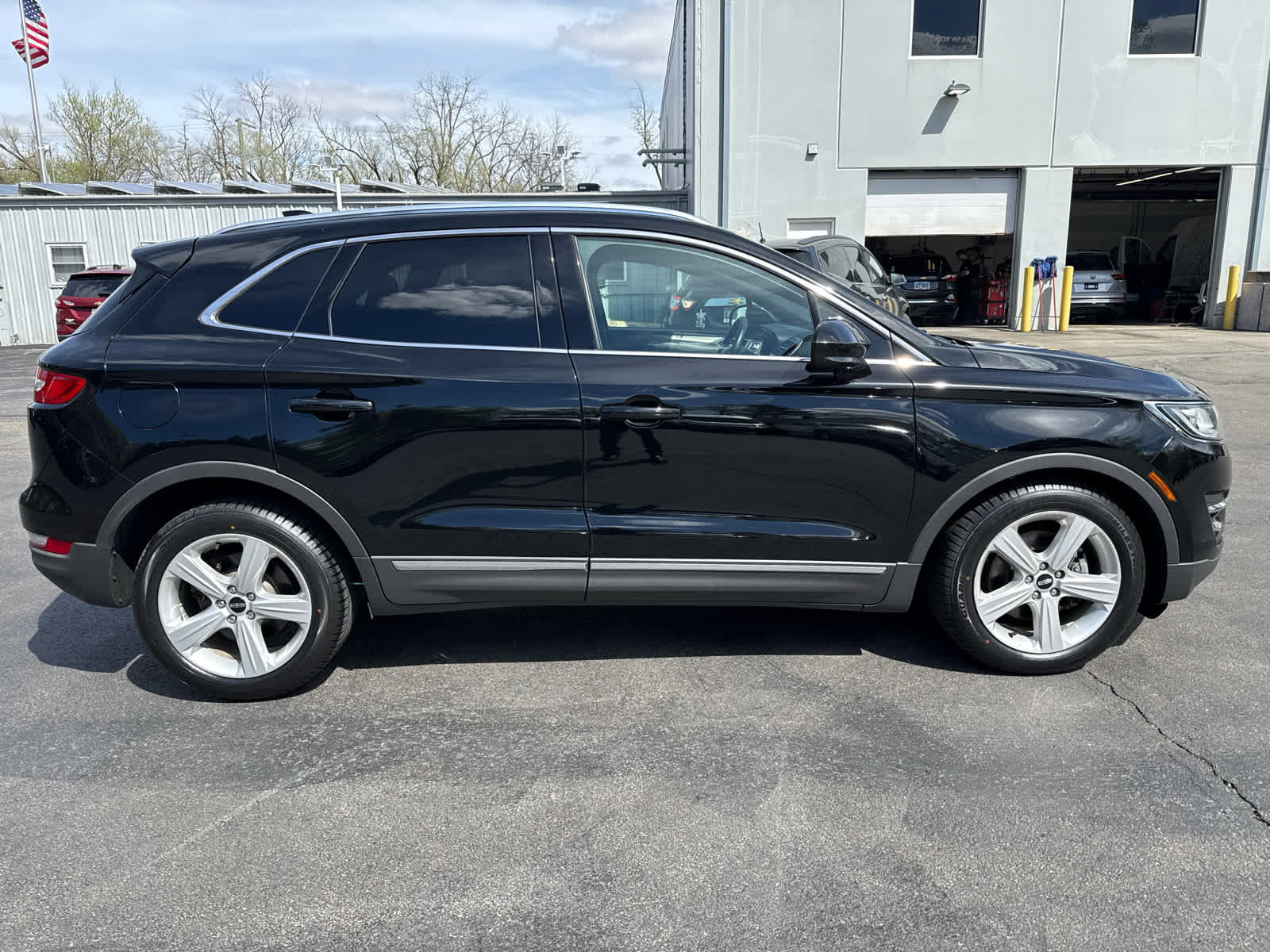 Used 2017 Lincoln MKC Premiere FWD image 2